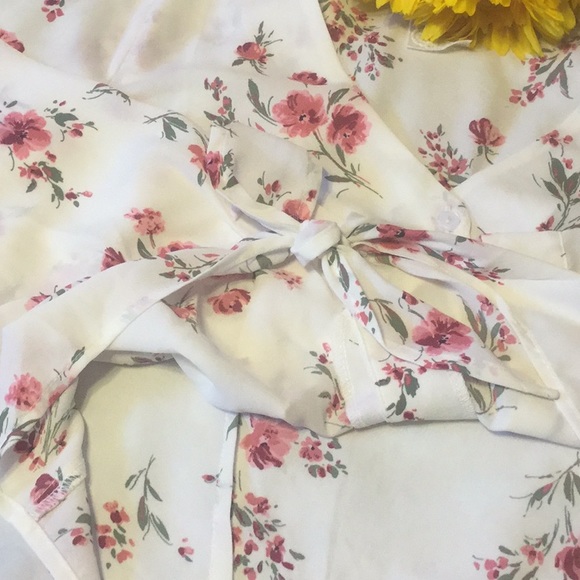 ❌DONATED❌White Floral Button Down Tie Top - Picture 7 of 8